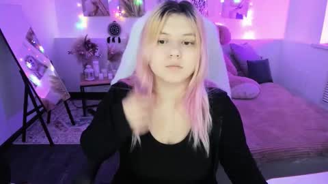 Snapshot of diaangell chatting on 03-10-26, 08:47 Dia online show from 03-10-26, 08:47