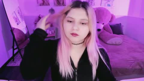 Snapshot of diaangell chatting on 03-17-26, 06:55 Dia online show from 03-17-26, 06:55