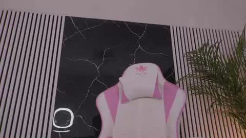 Snapshot of diamond_ava_ chatting on 06-27-26, 09:03 Thea online show from 06-27-26, 09:03