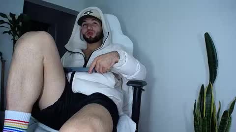 MaSSimo online show from 02-18-25, 01:32