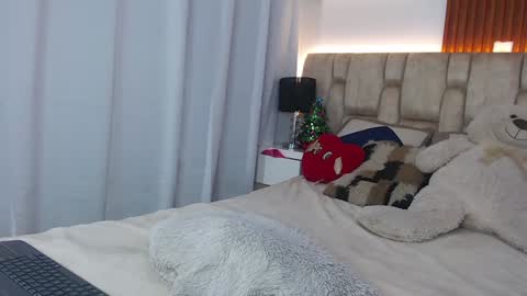 diamond_canela online show from 12-10-24, 04:34