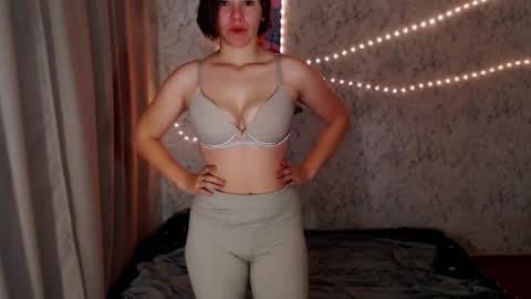 Snapshot of diamond_is chatting on 10-18-25, 01:45 diamond is online show from 10-18-25, 01:45