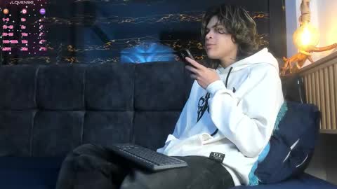 Snapshot of diamond_twink chatting on 11-04-25, 04:00 diamond_twink online show from 11-04-25, 04:00