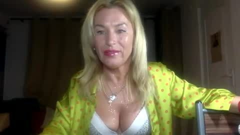 Snapshot of diana583578 chatting on 03-19-26, 05:06 diana583578 online show from 03-19-26, 05:06