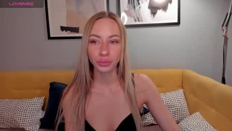 Snapshot of diana_garrett chatting on 09-21-25, 01:29 Diana online show from 09-21-25, 01:29