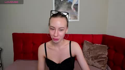 Snapshot of diana_garrett chatting on 09-22-25, 02:02 Diana online show from 09-22-25, 02:02