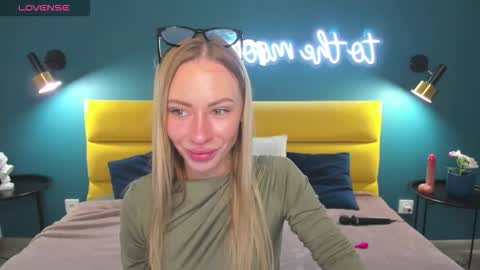 Snapshot of diana_garrett chatting on 10-02-25, 08:32 Diana online show from 10-02-25, 08:32