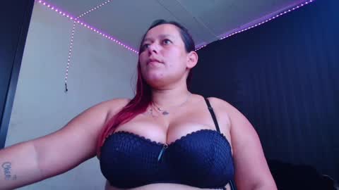 Snapshot of diana_lozano chatting on 02-13-25, 12:11 Diana Lozano online show from 02-13-25, 12:11
