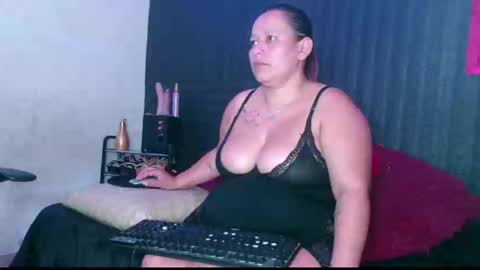 Snapshot of diana_lozano chatting on 02-24-25, 03:09 Diana Lozano online show from 02-24-25, 03:09