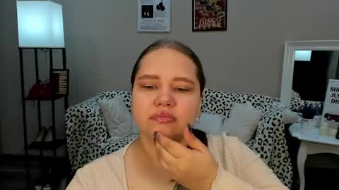 Snapshot of dianakristol chatting on 05-17-26, 05:31 Diana online show from 05-17-26, 05:31