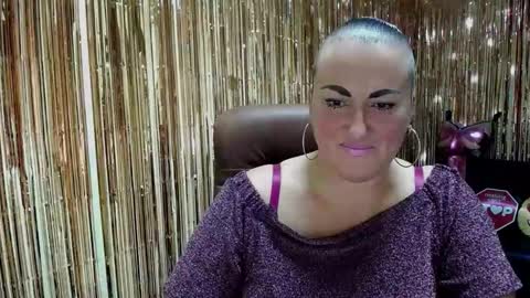 Snapshot of dianamgg chatting on 10-07-25, 07:00 Diana online show from 10-07-25, 07:00