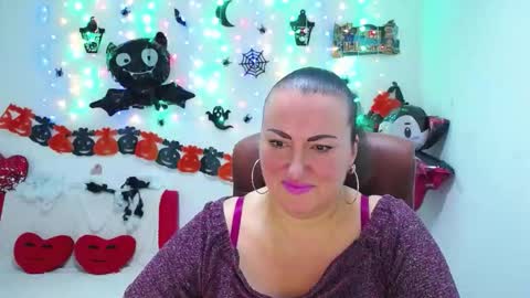 Snapshot of dianamgg chatting on 10-21-25, 05:30 Diana online show from 10-21-25, 05:30