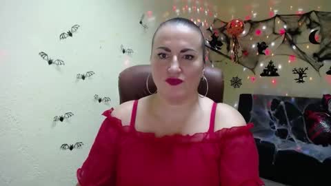 Snapshot of dianamgg chatting on 10-22-25, 05:45 Diana online show from 10-22-25, 05:45