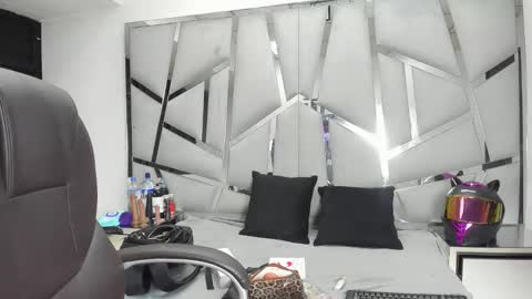 dianarous online show from 01-12-26, 03:56