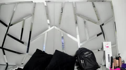 Snapshot of dianarous chatting on 02-25-26, 04:11 dianarous online show from 02-25-26, 04:11