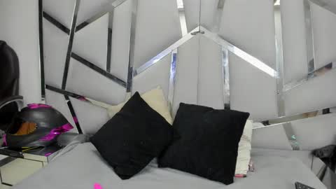 Snapshot of dianarous chatting on 03-16-26, 03:34 dianarous online show from 03-16-26, 03:34