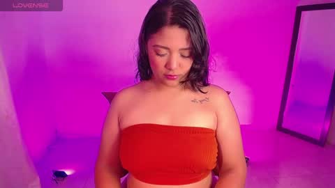 Snapshot of dianee_01 chatting on 10-22-25, 12:00 Anne online show from 10-22-25, 12:00