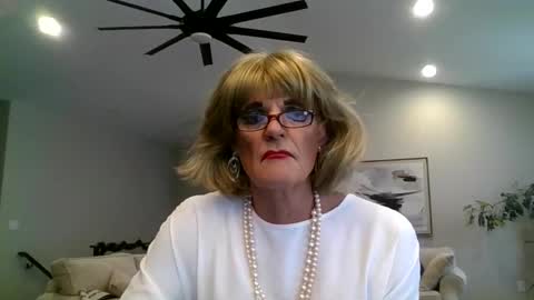 Snapshot of dianeheels chatting on 01-13-25, 06:38 dianeheels online show from 01-13-25, 06:38