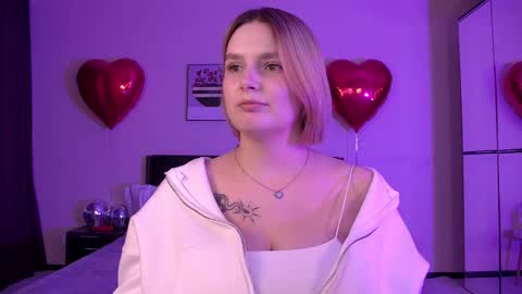 Snapshot of dianemills chatting on 02-26-25, 07:16 Diane Mills online show from 02-26-25, 07:16