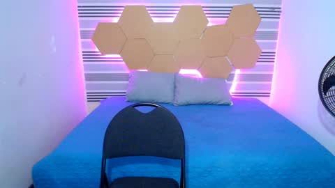 Snapshot of diego__cruz chatting on 12-20-24, 11:43 Diego online show from 12-20-24, 11:43