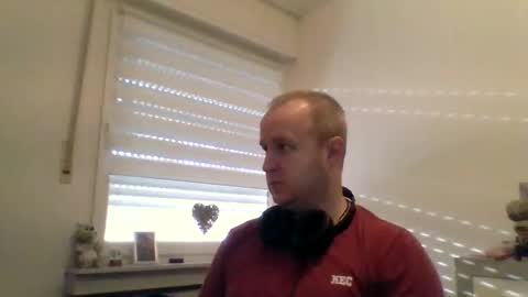 Snapshot of dienummer10 chatting on 10-23-25, 07:51 dienummer10 online show from 10-23-25, 07:51