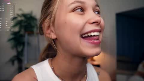 Snapshot of dierafauxa chatting on 09-24-25, 06:44 Elwyna online show from 09-24-25, 06:44