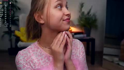 Snapshot of dierafauxa chatting on 09-27-25, 06:35 Elwyna online show from 09-27-25, 06:35