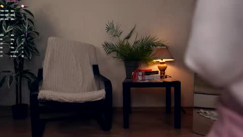 Snapshot of dierafauxa chatting on 10-02-25, 06:48 Elwyna online show from 10-02-25, 06:48