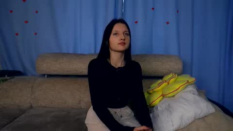 Snapshot of dierafauxa chatting on 10-06-25, 07:39 Elwyna online show from 10-06-25, 07:39