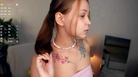 Snapshot of dierafauxa chatting on 10-24-25, 06:48 Elwyna online show from 10-24-25, 06:48