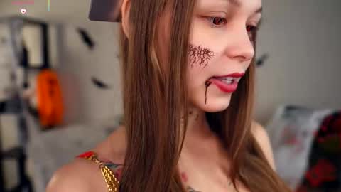 Snapshot of dierafauxa chatting on 10-30-25, 07:14 Elwyna online show from 10-30-25, 07:14