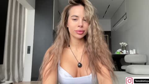 Snapshot of diffgirls chatting on 10-22-25, 11:10 Tanya online show from 10-22-25, 11:10