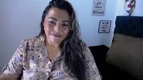 Snapshot of dihayara chatting on 06-25-26, 04:45 Mariana online show from 06-25-26, 04:45