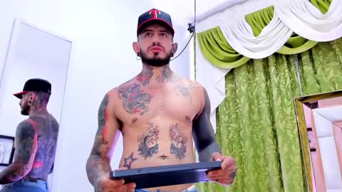 dilan_scootk_ online show from 11-19-25, 07:36