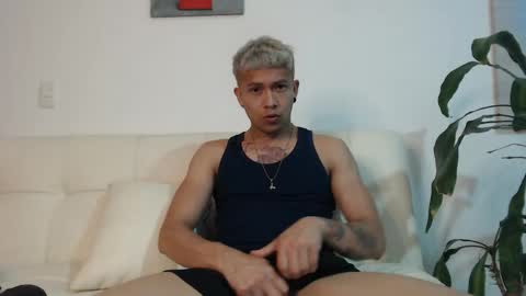 Snapshot of dilanxxx8888 chatting on 11-13-25, 05:06 dilanxxx8888 online show from 11-13-25, 05:06