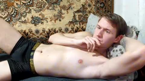 Snapshot of dimastyzzz chatting on 01-07-25, 07:28 Dimetriusen online show from 01-07-25, 07:28