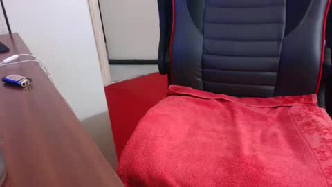 Snapshot of dimax75000 chatting on 02-14-25, 11:21 dimax75000 online show from 02-14-25, 11:21