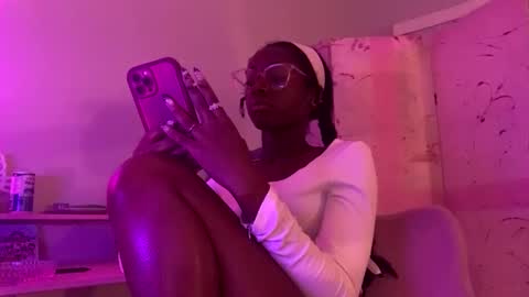 Snapshot of dimedoll33 chatting on 09-30-25, 01:21 black american princess online show from 09-30-25, 01:21