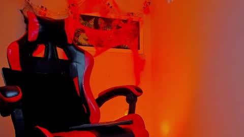 Snapshot of dimitri_master chatting on 10-19-25, 10:21 Angel Dimitri online show from 10-19-25, 10:21