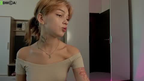 Snapshot of din_star chatting on 10-08-25, 08:01 Dina online show from 10-08-25, 08:01