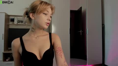 Snapshot of din_star chatting on 10-17-25, 09:23 Dina online show from 10-17-25, 09:23