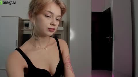 Snapshot of din_star chatting on 10-21-25, 07:42 Dina online show from 10-21-25, 07:42