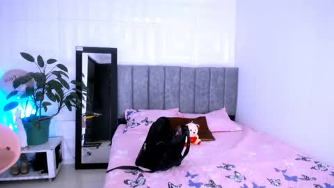 Snapshot of dina_mcry chatting on 09-26-25, 10:14 DINA online show from 09-26-25, 10:14