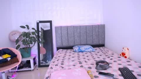 Snapshot of dina_mcry chatting on 11-04-25, 06:07 DINA online show from 11-04-25, 06:07