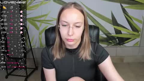 Snapshot of dina_sunshine chatting on 03-06-26, 01:02 Dina online show from 03-06-26, 01:02