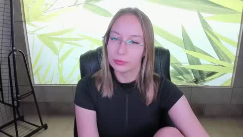 Snapshot of dina_sunshine chatting on 03-20-26, 04:01 Dina online show from 03-20-26, 04:01