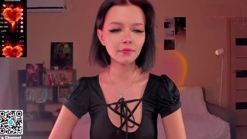 Snapshot of dindin_ chatting on 12-15-25, 02:21 Jessie online show from 12-15-25, 02:21