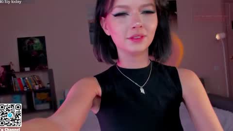 Snapshot of dindin_ chatting on 12-19-25, 01:51 Jessie online show from 12-19-25, 01:51