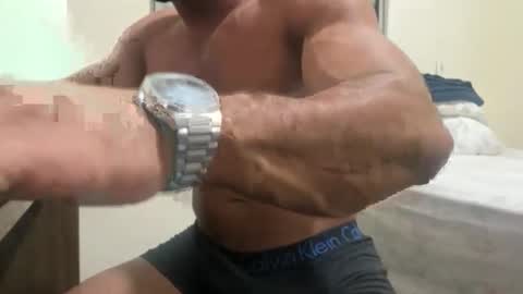 dinhoo14 online show from 11-20-25, 03:18