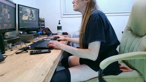 Snapshot of dinkdork094 chatting on 03-12-26, 05:13 Dinkdork just having a good time online show from 03-12-26, 05:13